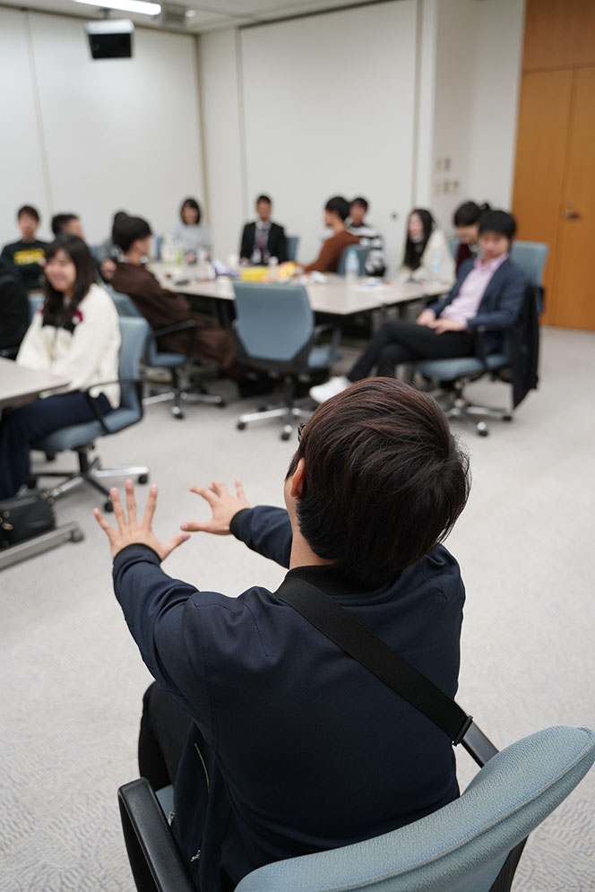 写真：ディスカッションとフリートークの様子