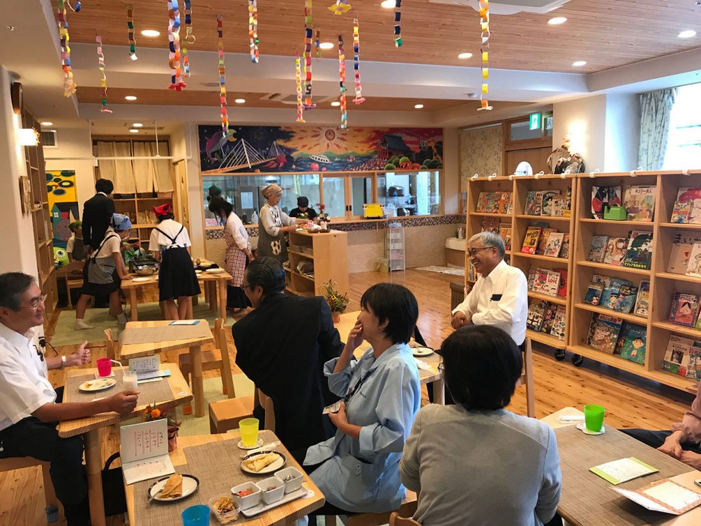 写真：こどもレストラン内部の様子