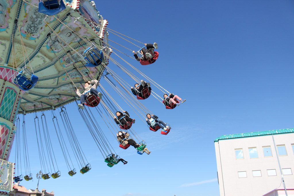 写真：アトラクションを楽しむ子供たち