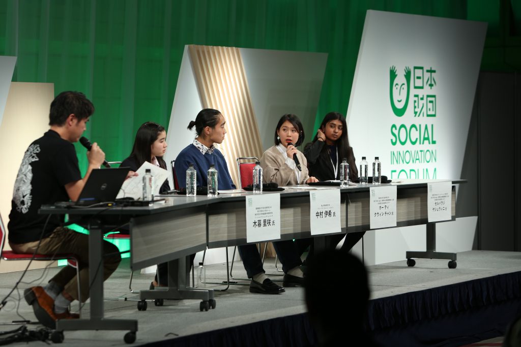 写真：18歳意識調査セッションの様子