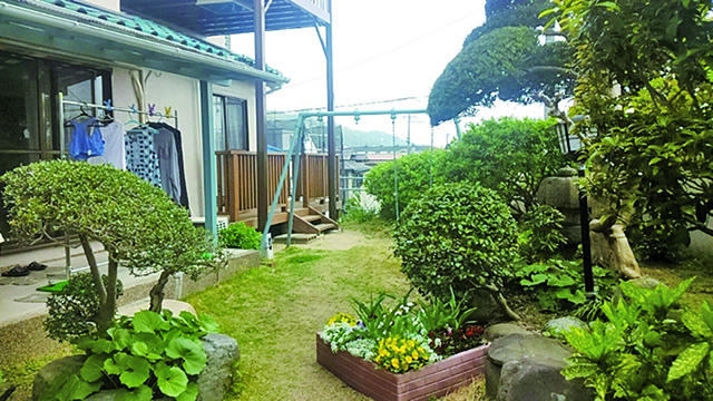 画像：拠点イメージ、家屋屋外の様子