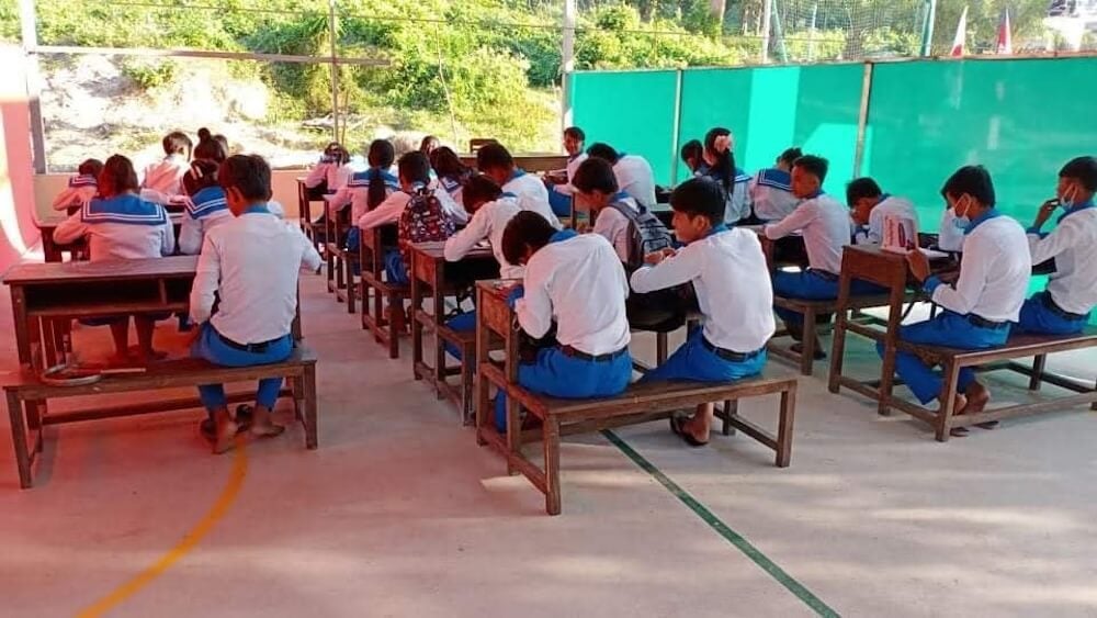 写真:日本財団が建設を支援した障害児特別支援学校で学ぶ生徒たち