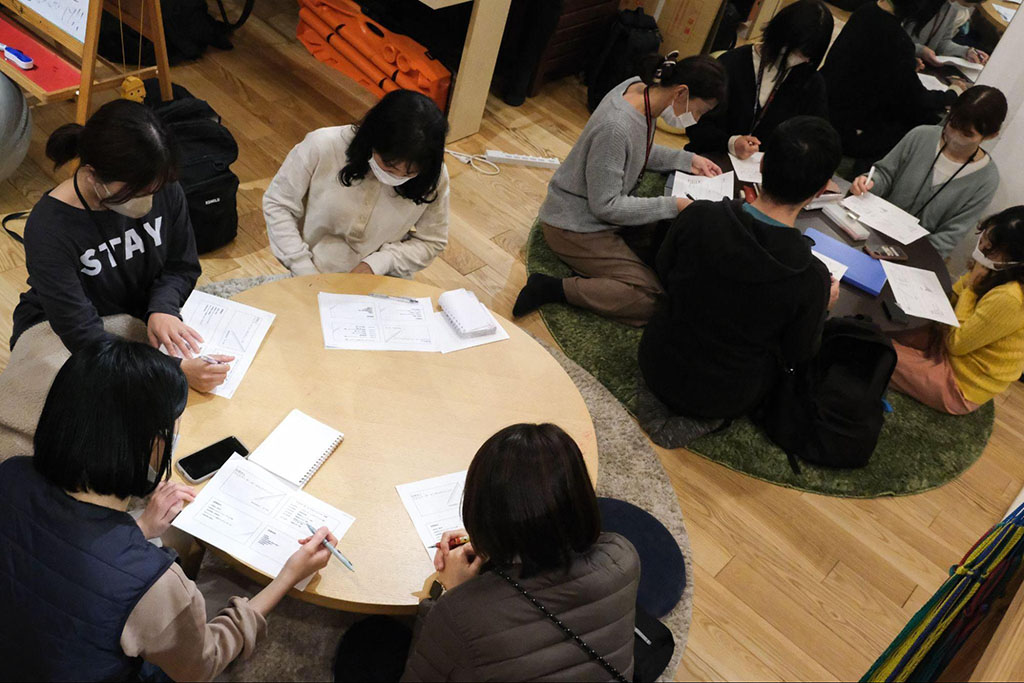 写真：医療・福祉・教育に関わる人が集まる勉強会の様子