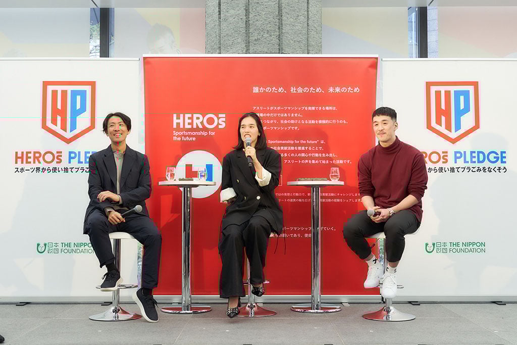 写真：トークセッションを行う一ノ瀬メイ氏、田渡凌氏、渡部暁斗氏の様子。