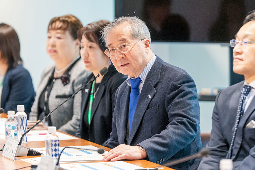 理事長の尾形との懇親の様子