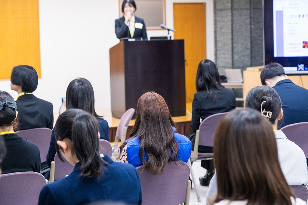 写真：奨学生の発表の様子