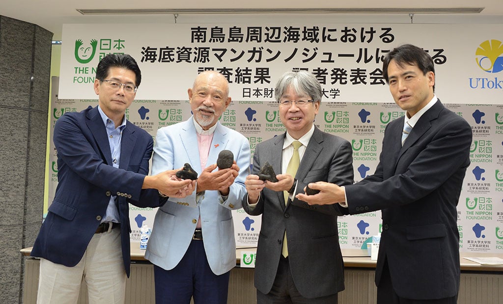 写真:記者発表の様子（左から日本財団・海野常務理事、笹川会長、東京大学・加藤教授、中村教授）