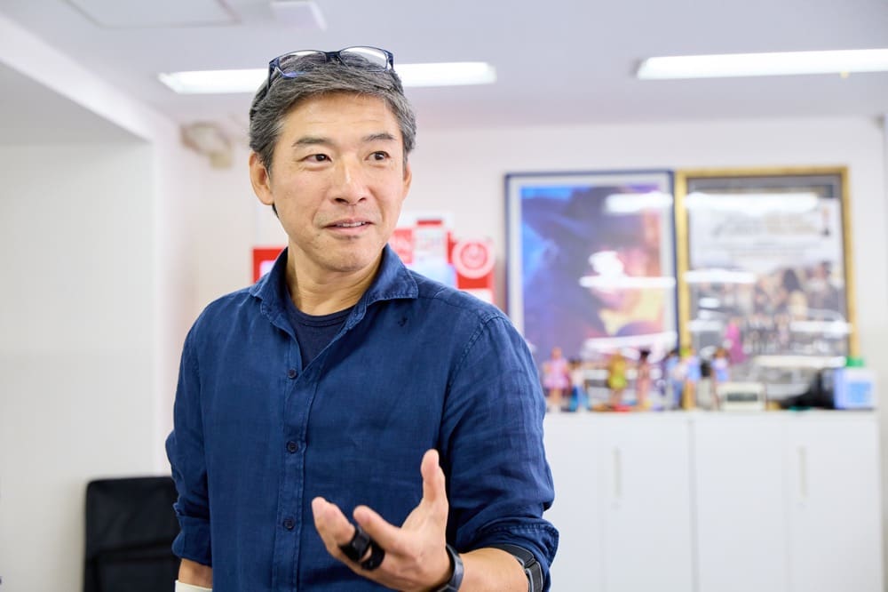 インタビューに応じる猪俣一則さん