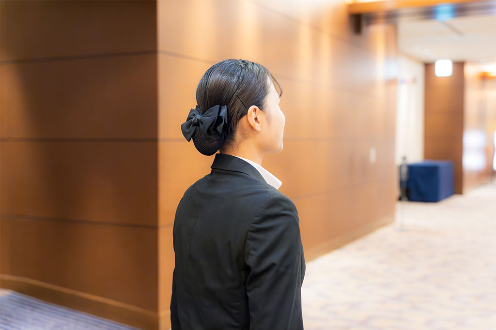 写真：奨学生のAさんは翌春からホテルで働きます