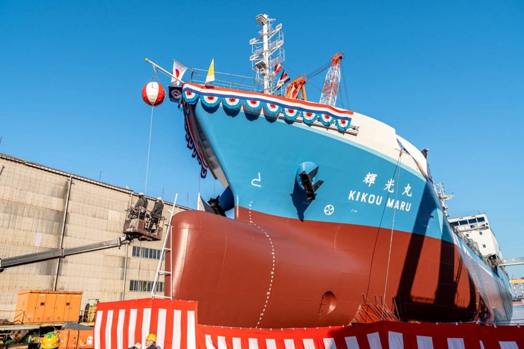 画像：新造タンカー船「輝光丸」進水式の様子