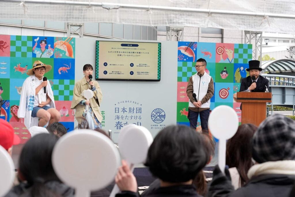 写真：クイズショーのステージの様子