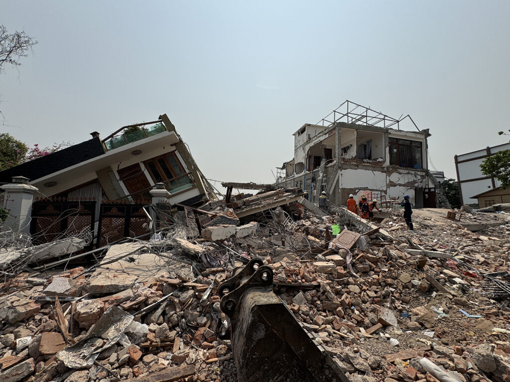 写真：ミャンマー大地震により全壊した中学校（4月3日　ミャンマー・ザガイン）