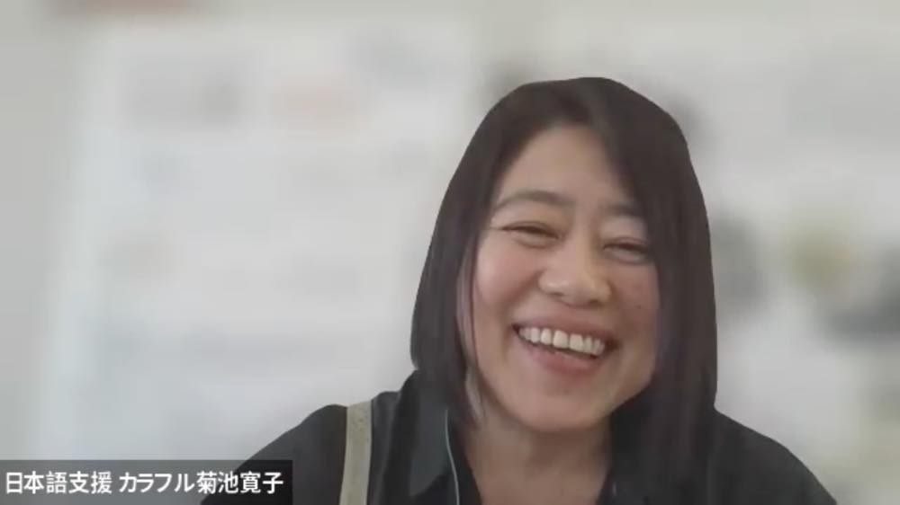 にこやかな表情で取材に応じる菊池さん