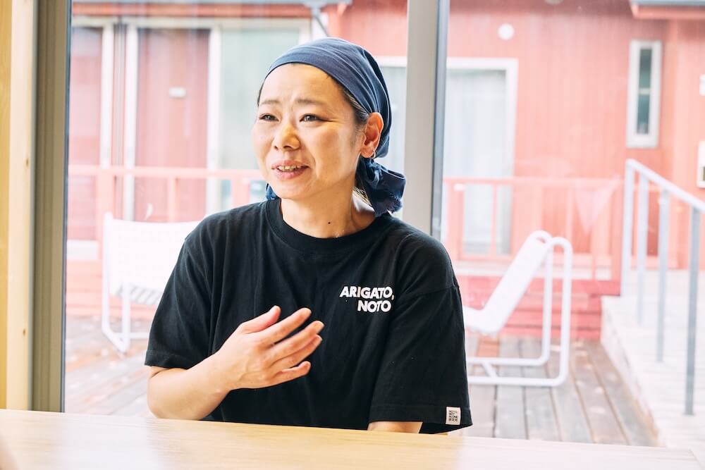 インタビューに応じる室瀬さん