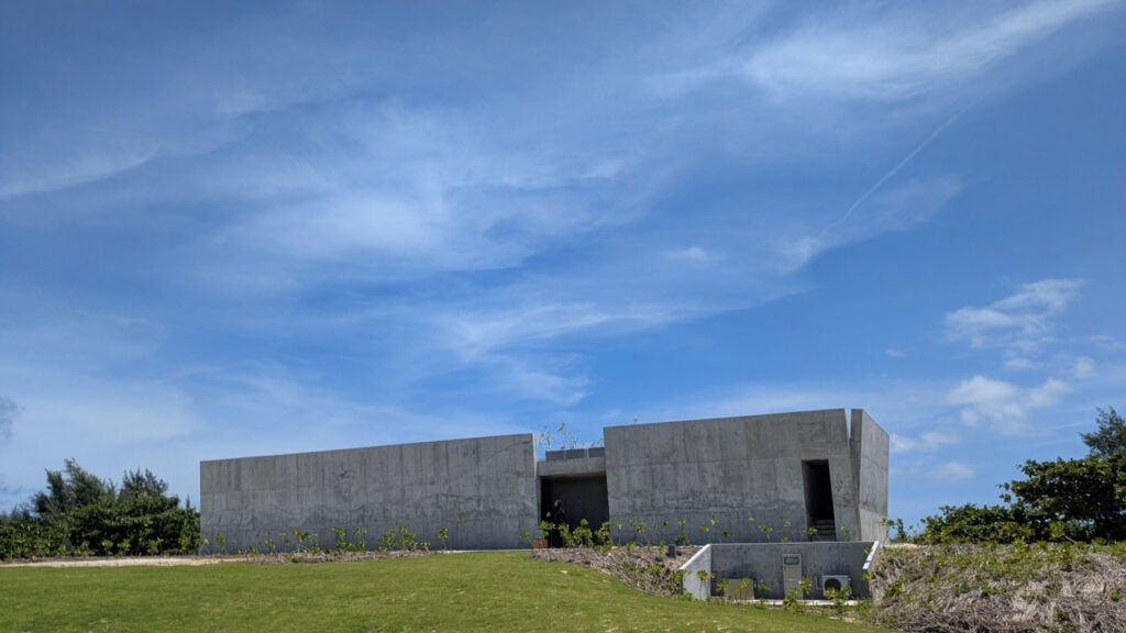 写真：「渚の交番 Muuru」施設外観