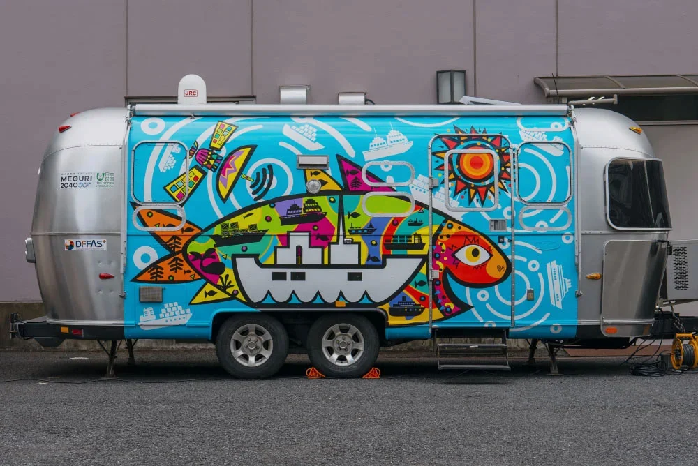 写真：移動型陸上支援センター外観